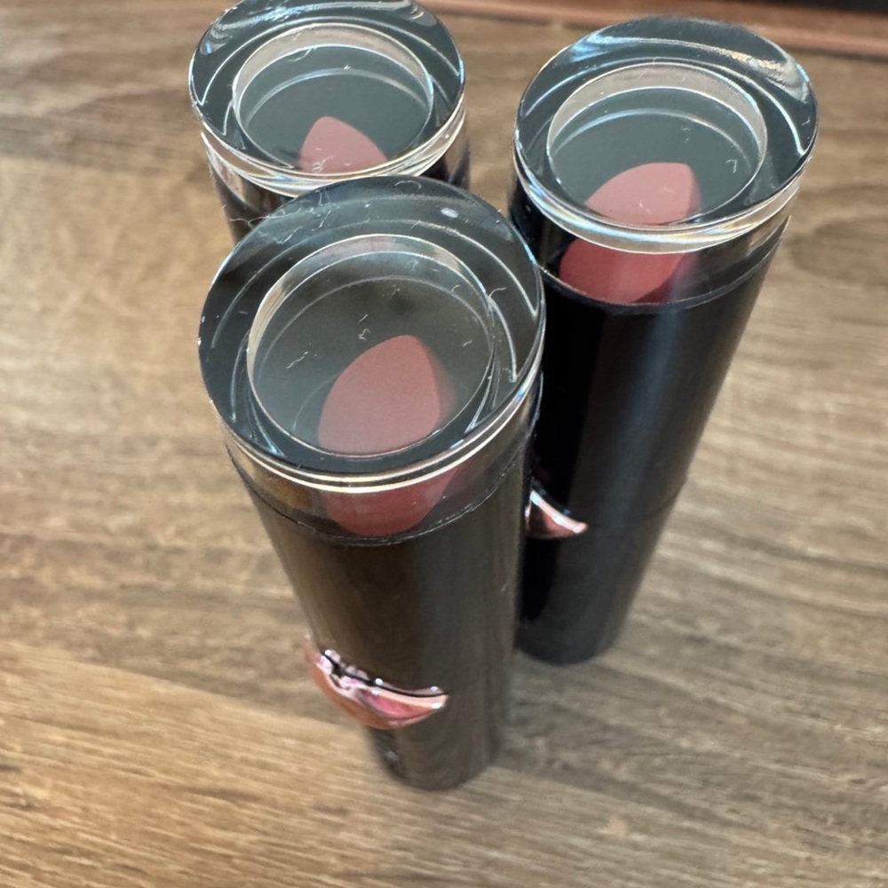 Wet n wild megalast lipstick x3 Wild Berry discontinued